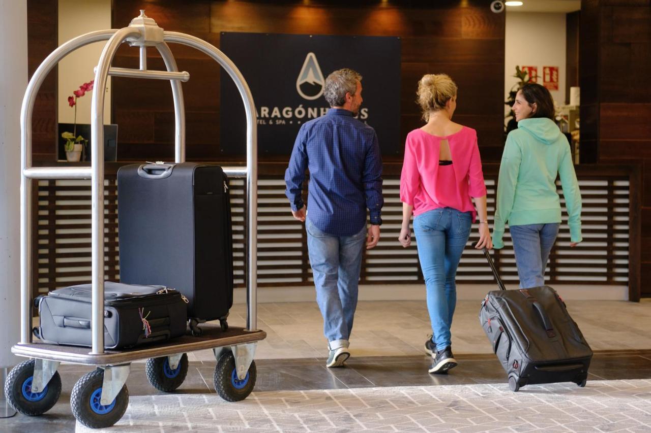 Snoe Aragon Hills Hotel Formigal Bagian luar foto