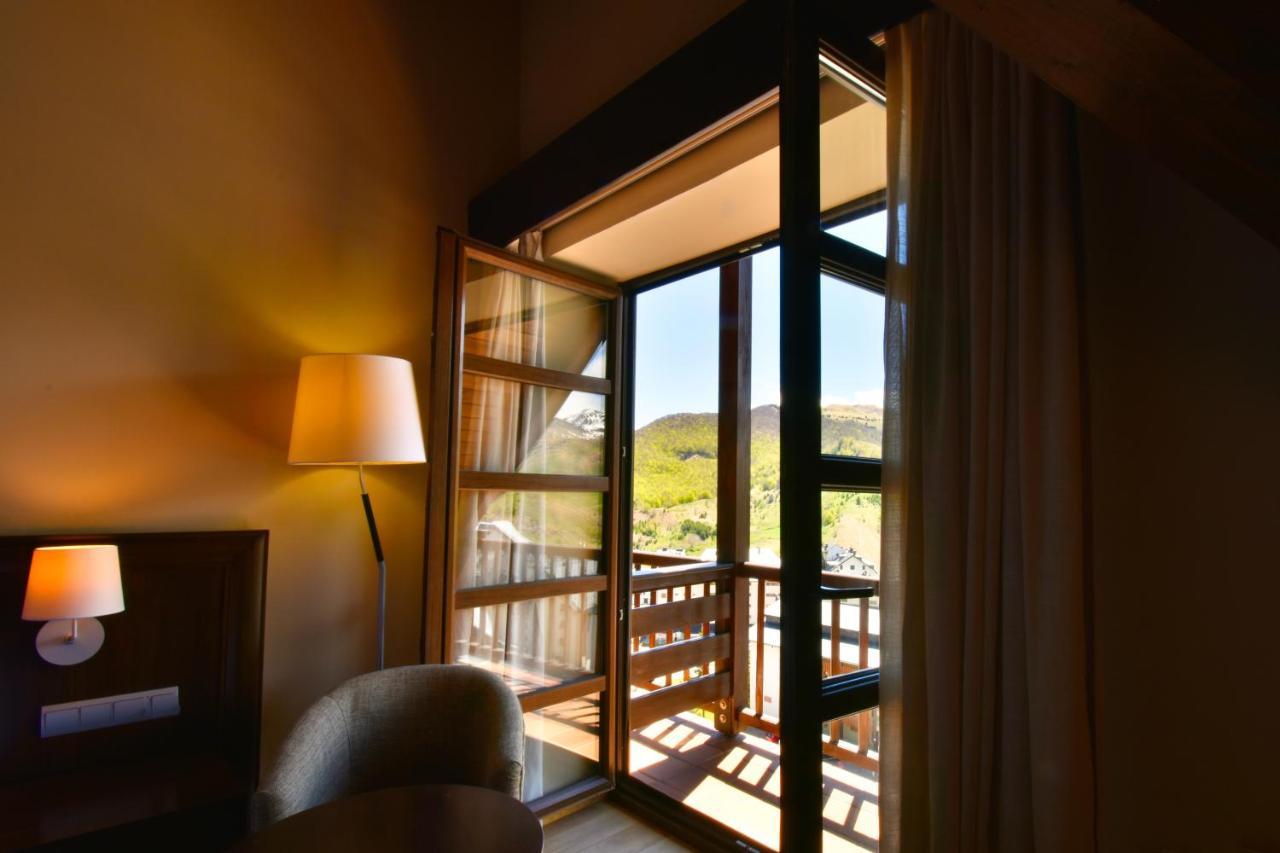 Snoe Aragon Hills Hotel Formigal Bagian luar foto