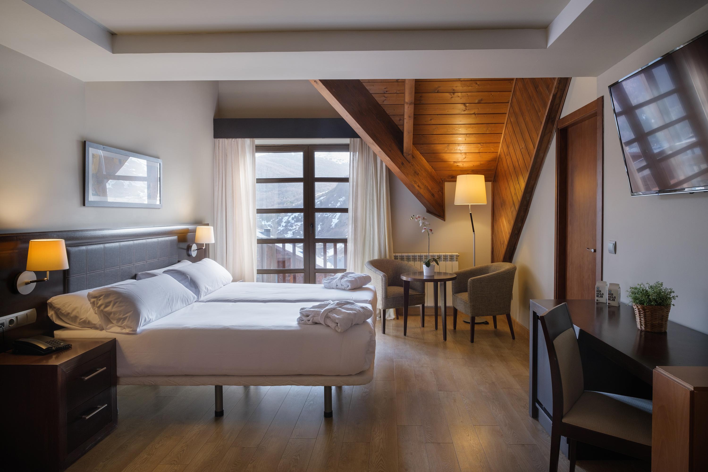 Snoe Aragon Hills Hotel Formigal Ruang foto