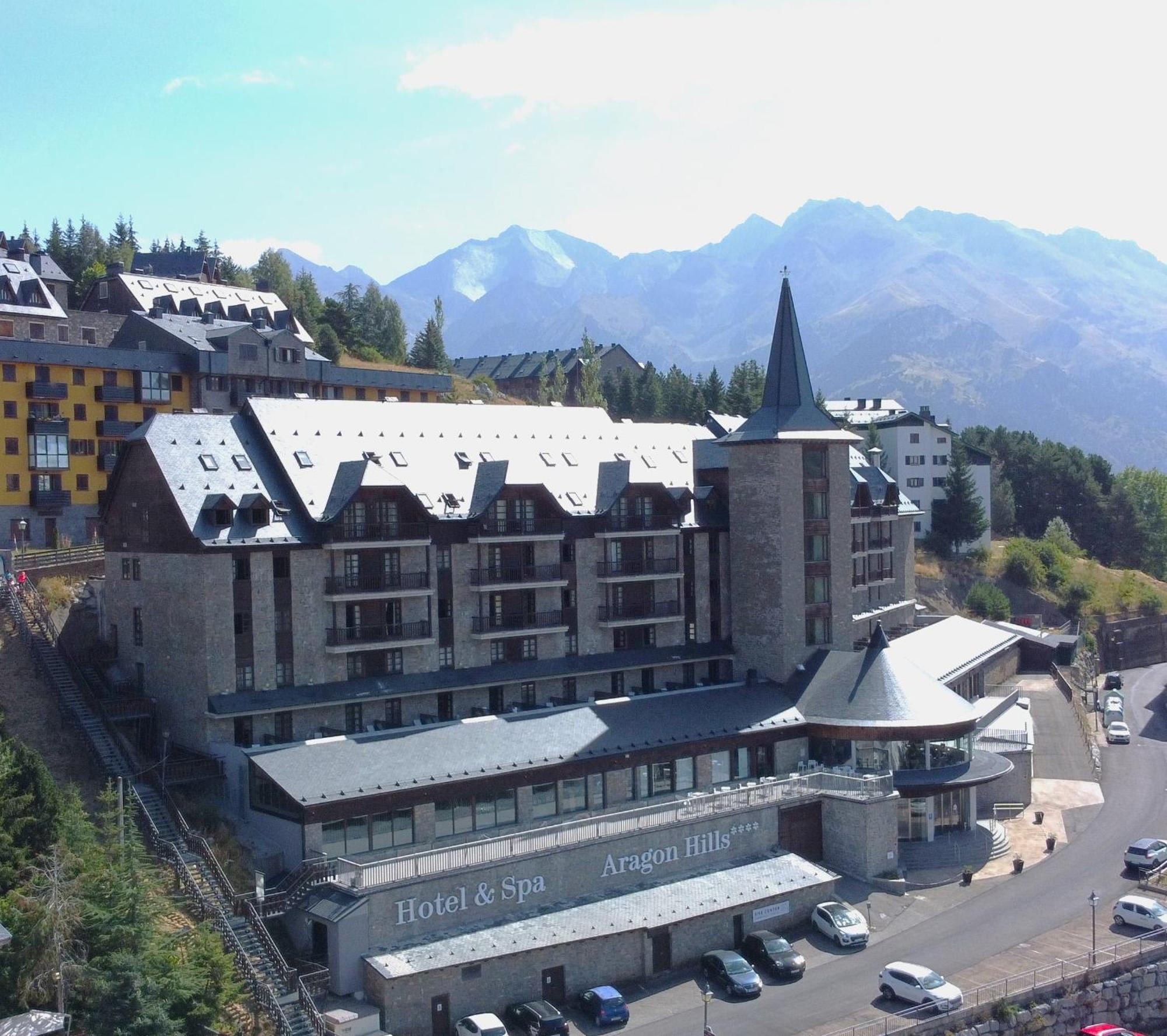 Snoe Aragon Hills Hotel Formigal Bagian luar foto