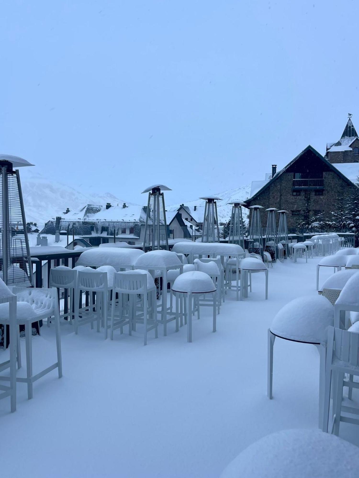 Snoe Aragon Hills Hotel Formigal Bagian luar foto