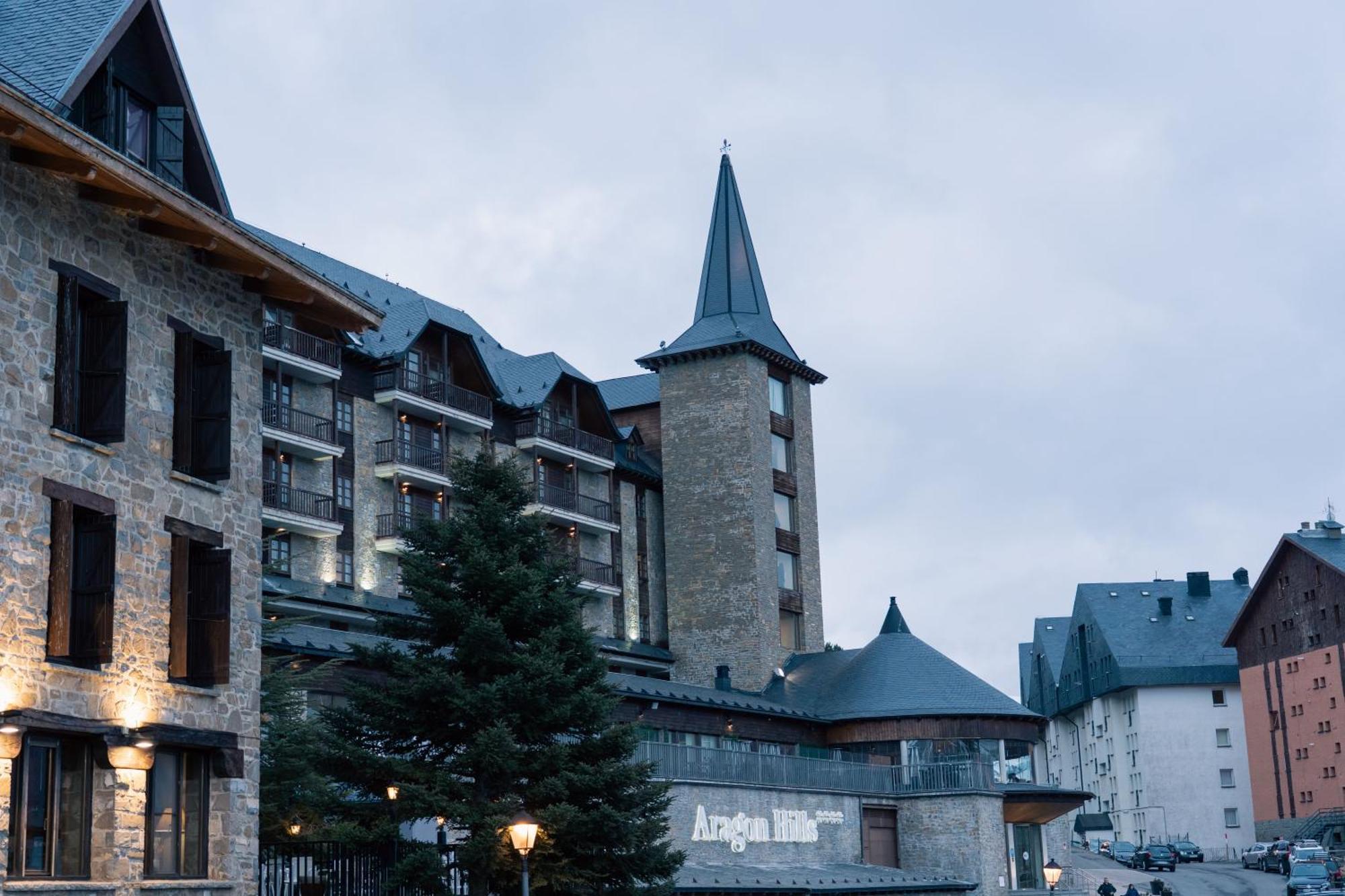 Snoe Aragon Hills Hotel Formigal Bagian luar foto