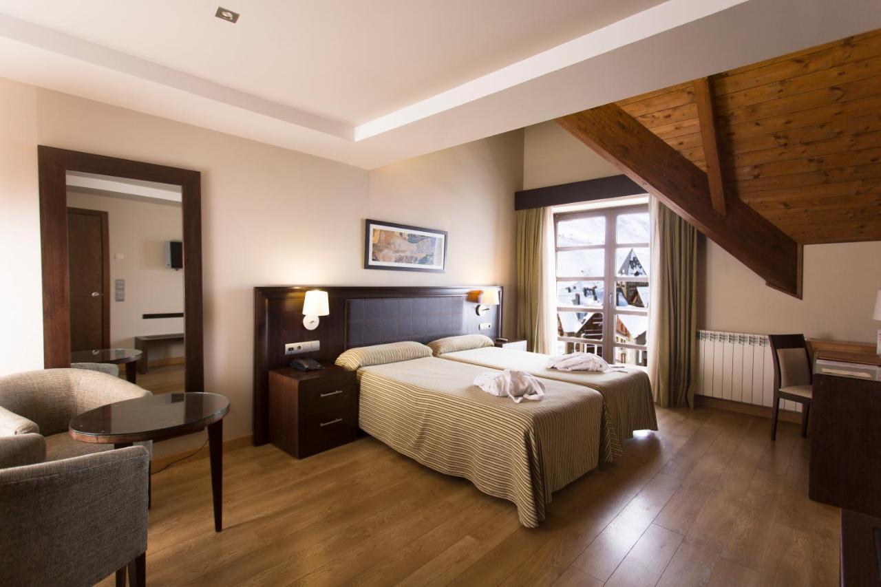 Snoe Aragon Hills Hotel Formigal Bagian luar foto