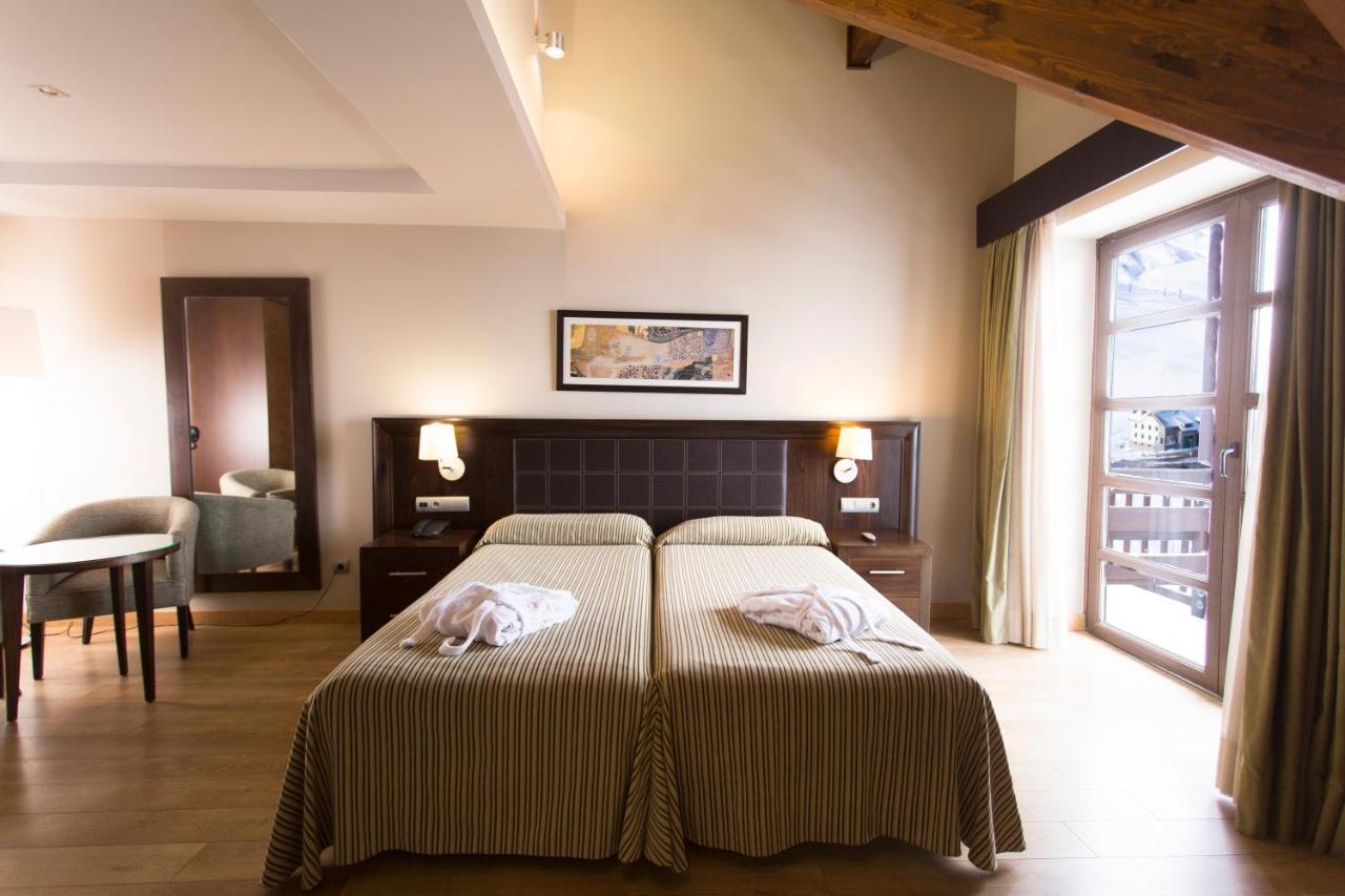Snoe Aragon Hills Hotel Formigal Bagian luar foto