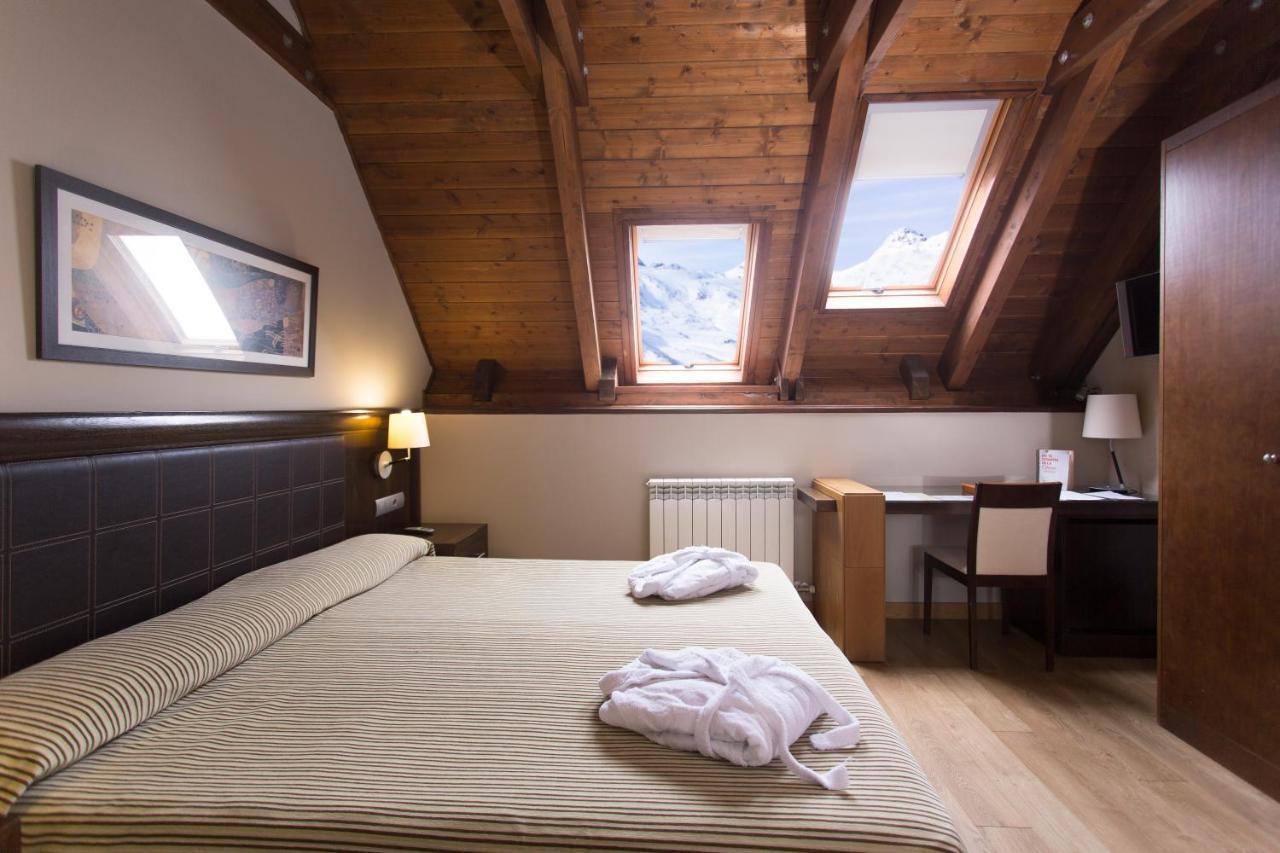 Snoe Aragon Hills Hotel Formigal Bagian luar foto